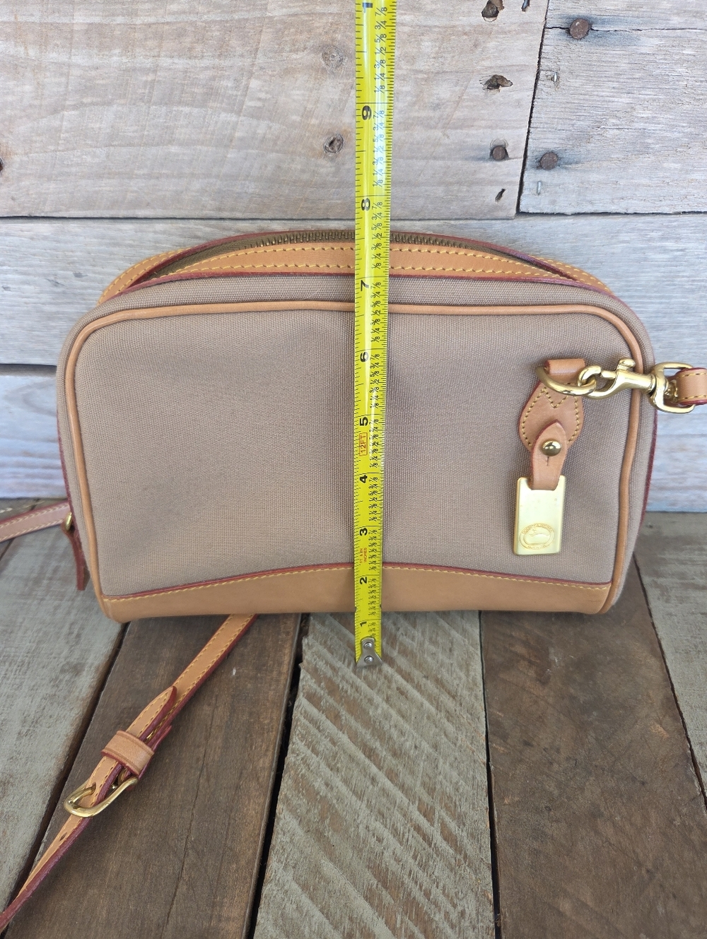 Dooney & Bourke Crossbody. - Picture 15 of 15